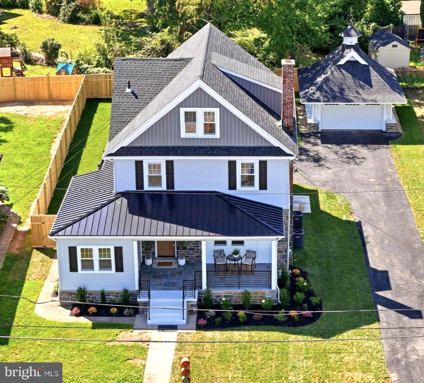 1216 Darby Rd Property Photo 4
