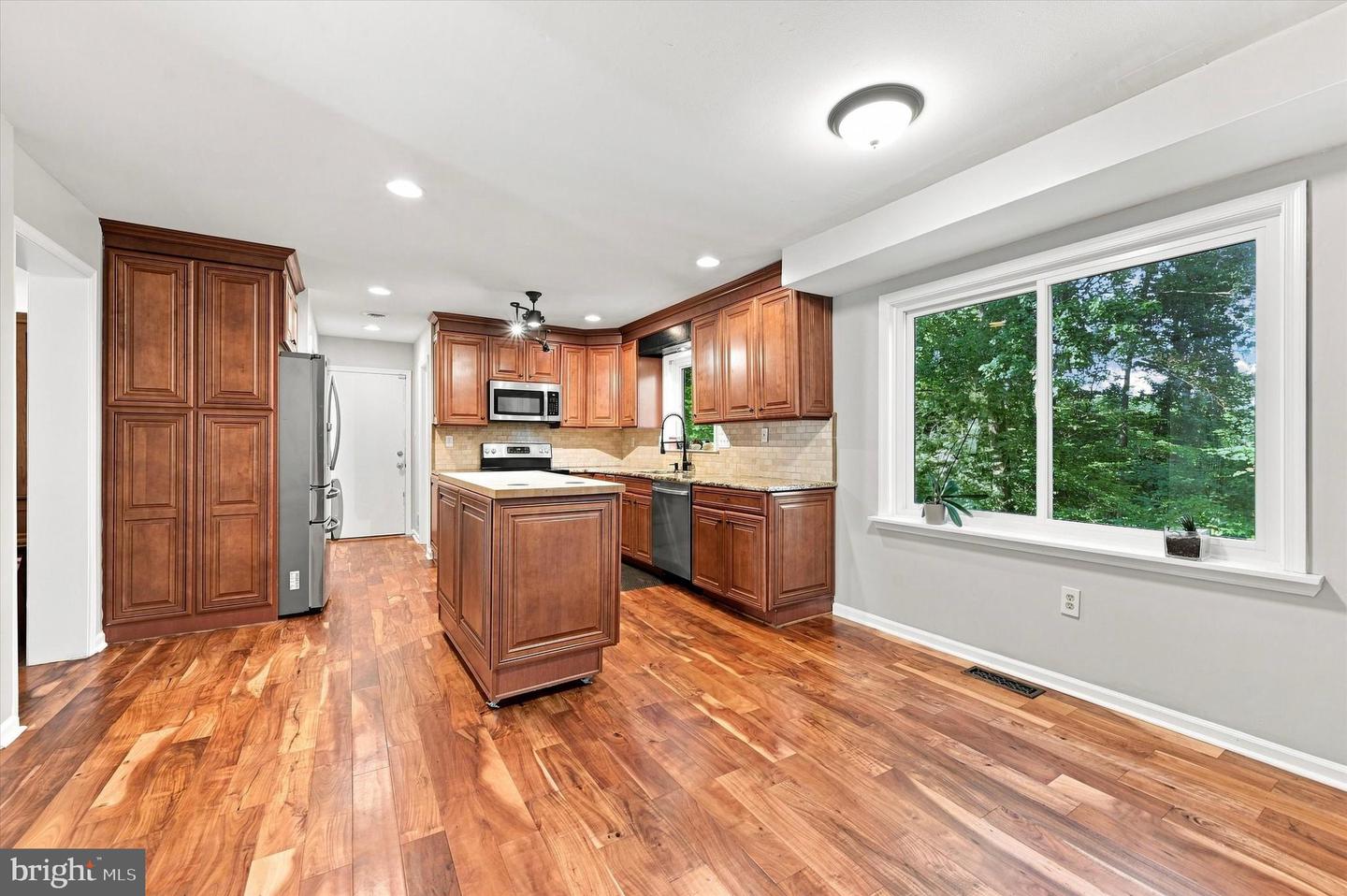 100 Park Ln Property Photo 10