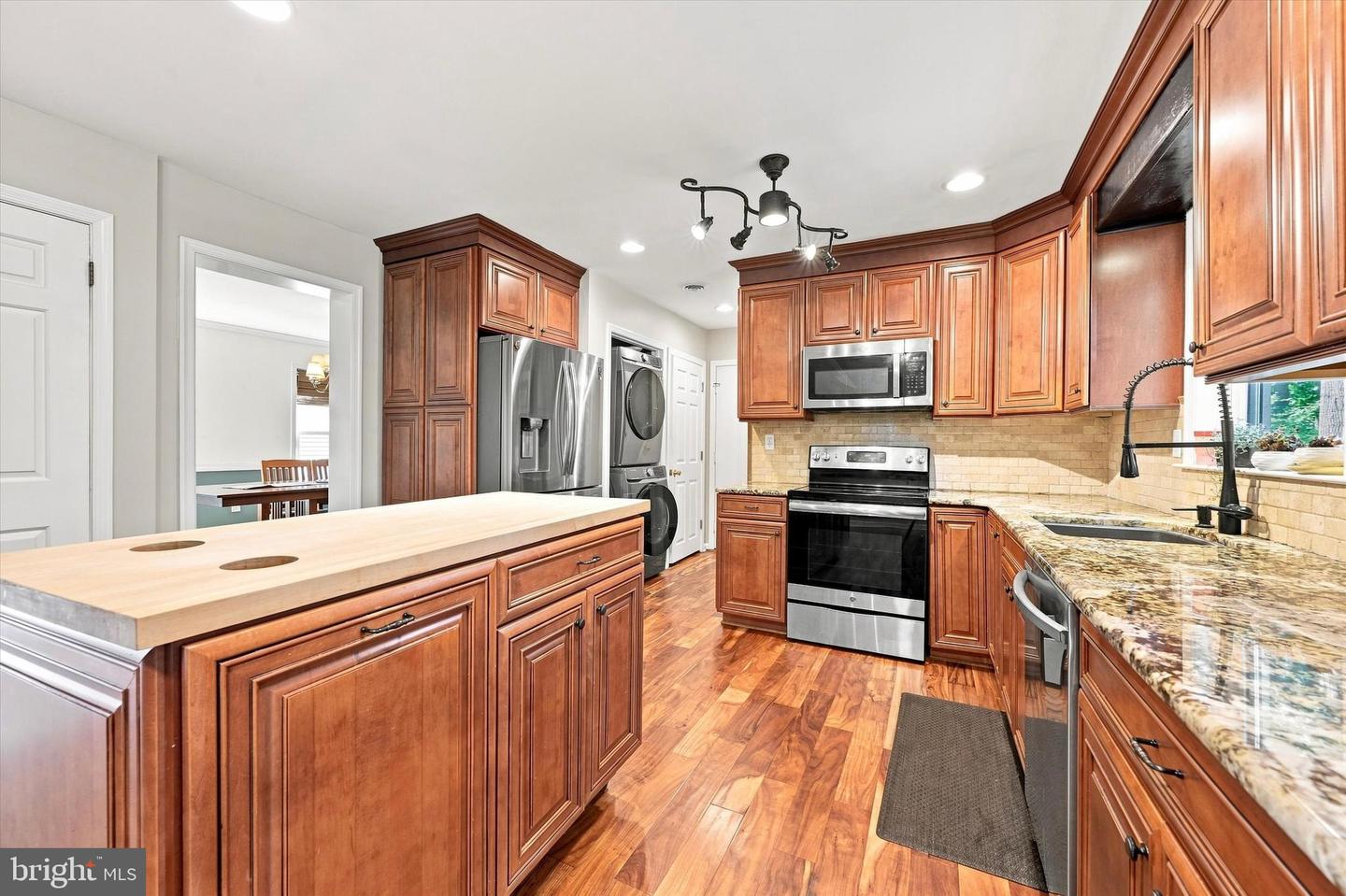 100 Park Ln Property Photo 13
