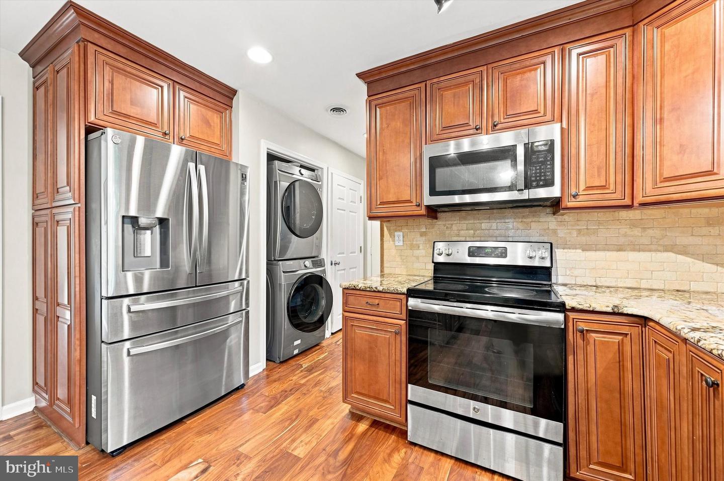 100 Park Ln Property Photo 14