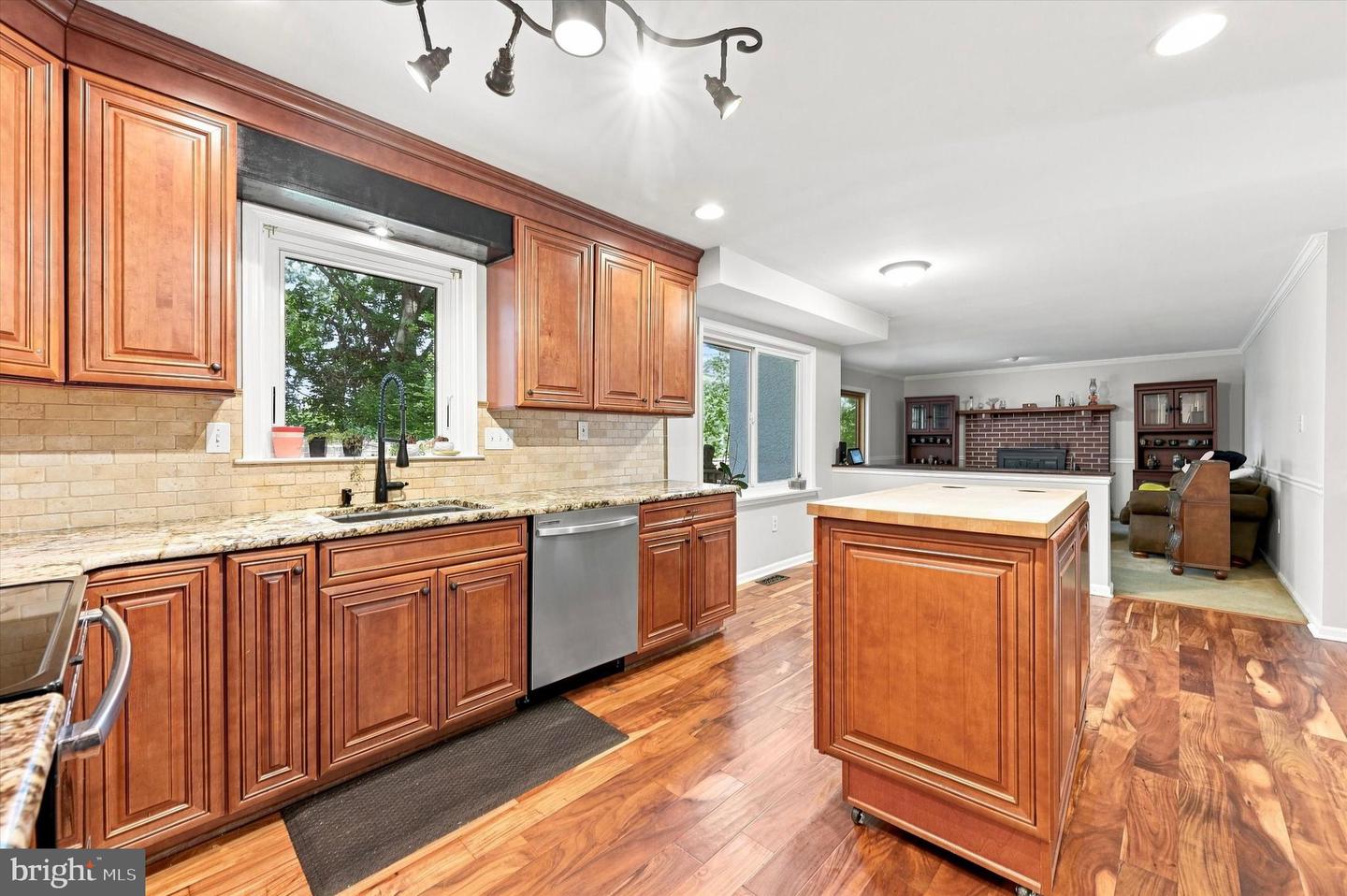 100 Park Ln Property Photo 16