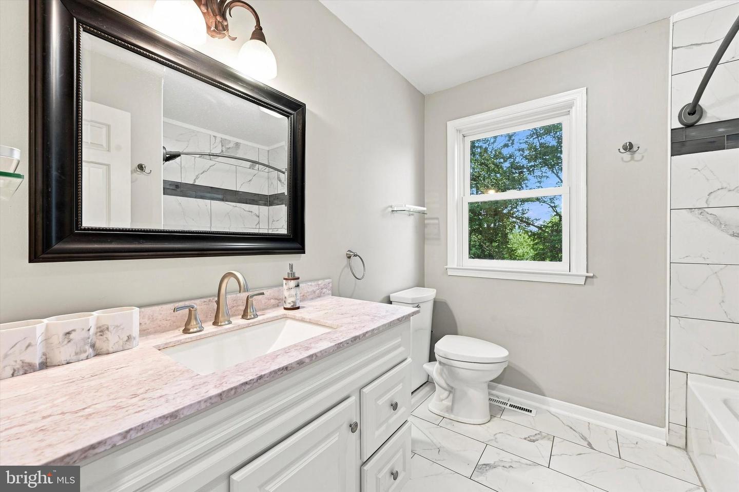 100 Park Ln Property Photo 27