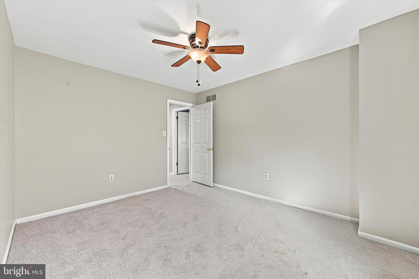 100 Park Ln Property Photo 31