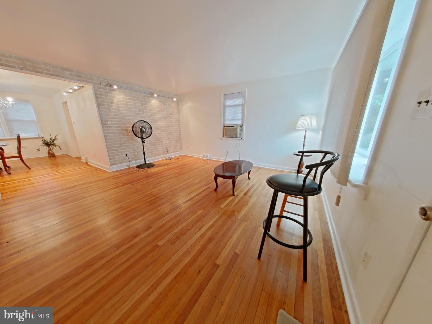 1335 Elson Rd Property Photo 9