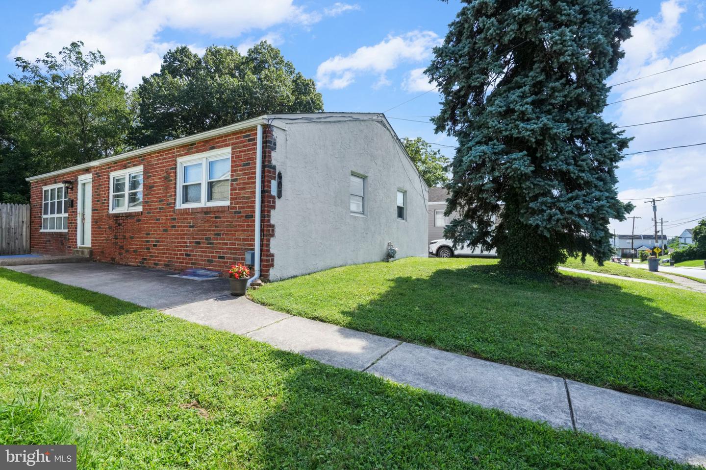 607 Ashland Ave Property Photo 2