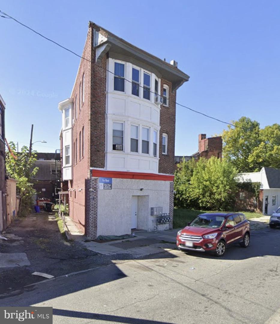 27 E 7th St Property Photo 1