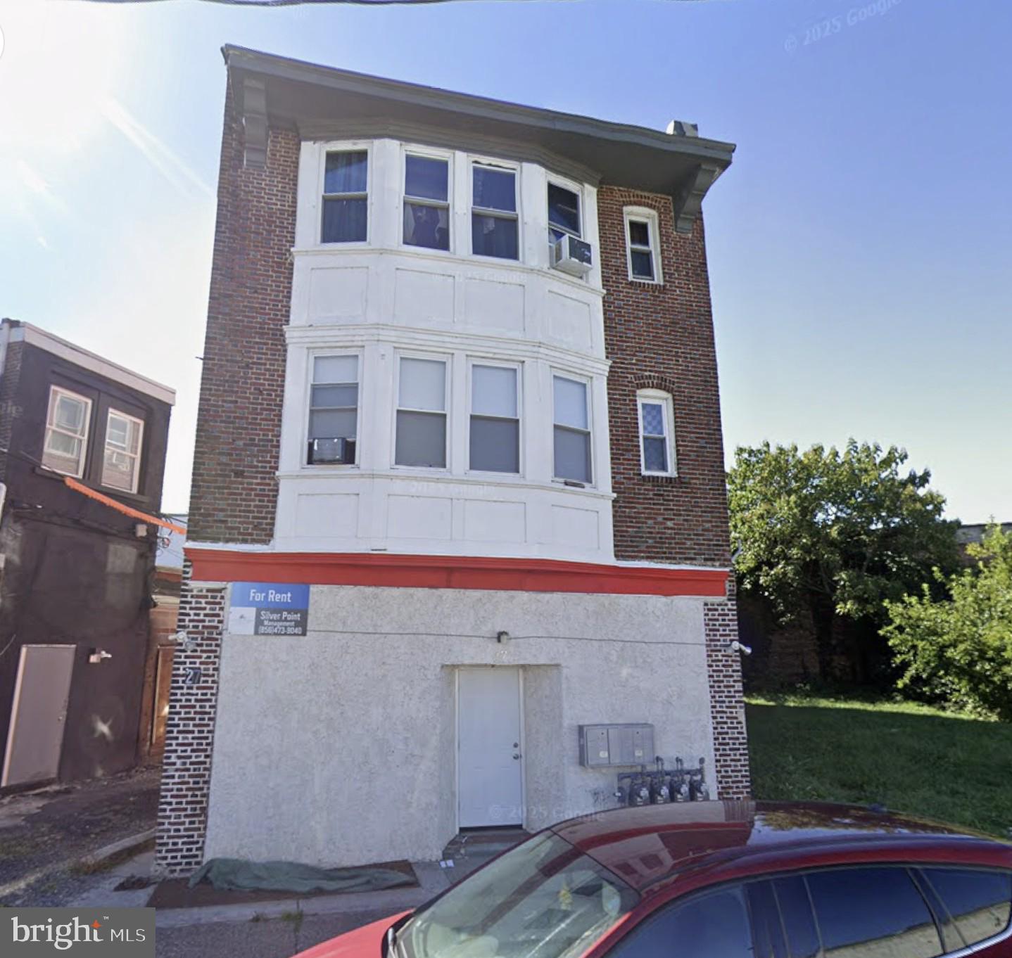27 E 7th St Property Photo 4