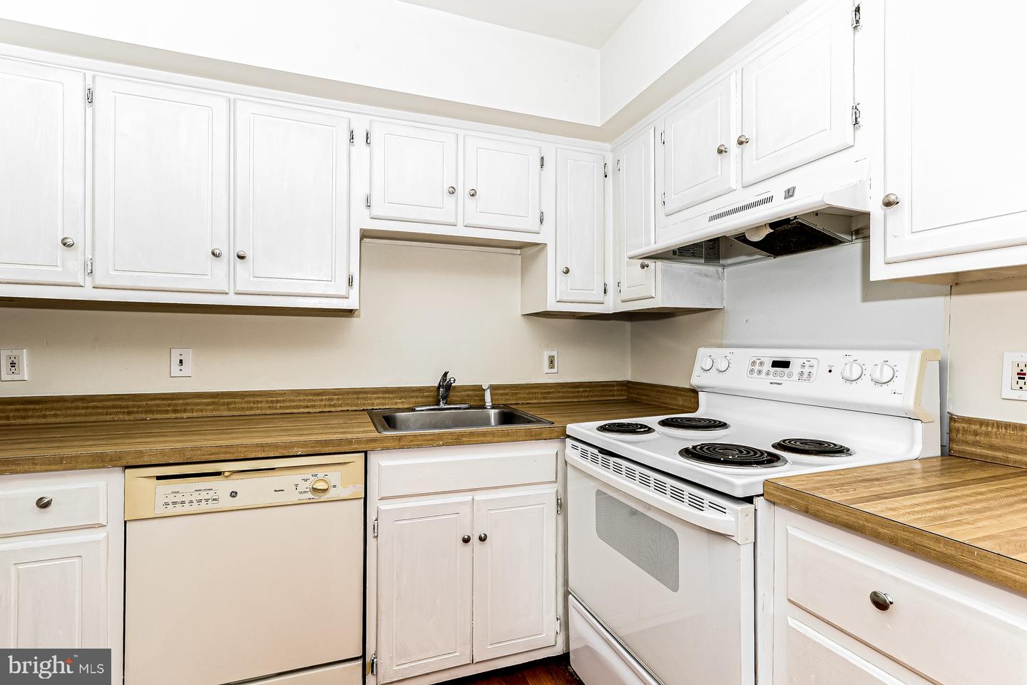 5200 Hilltop Dr #aa17 Property Photo 2