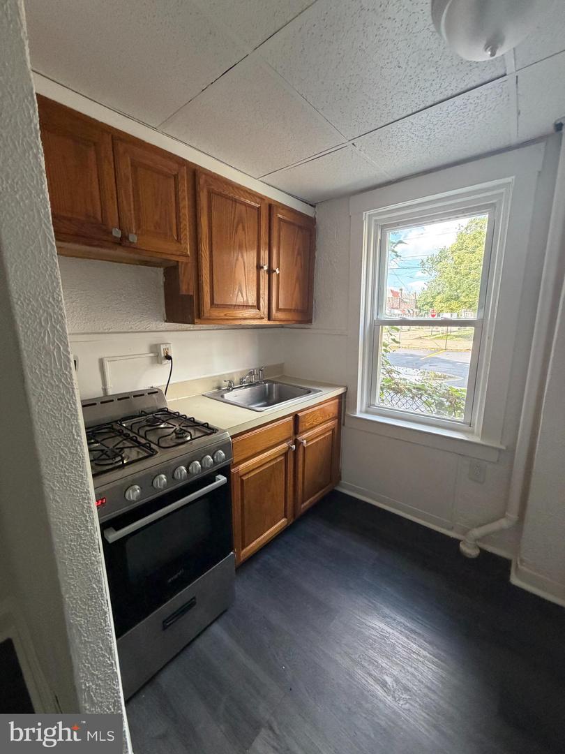 936 Simpson Property Photo 6