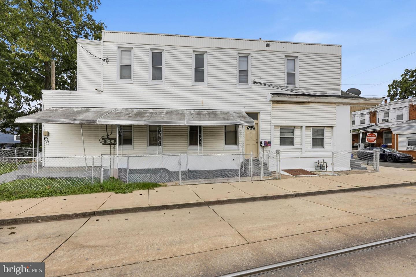943 Maple Ter Property Photo 2
