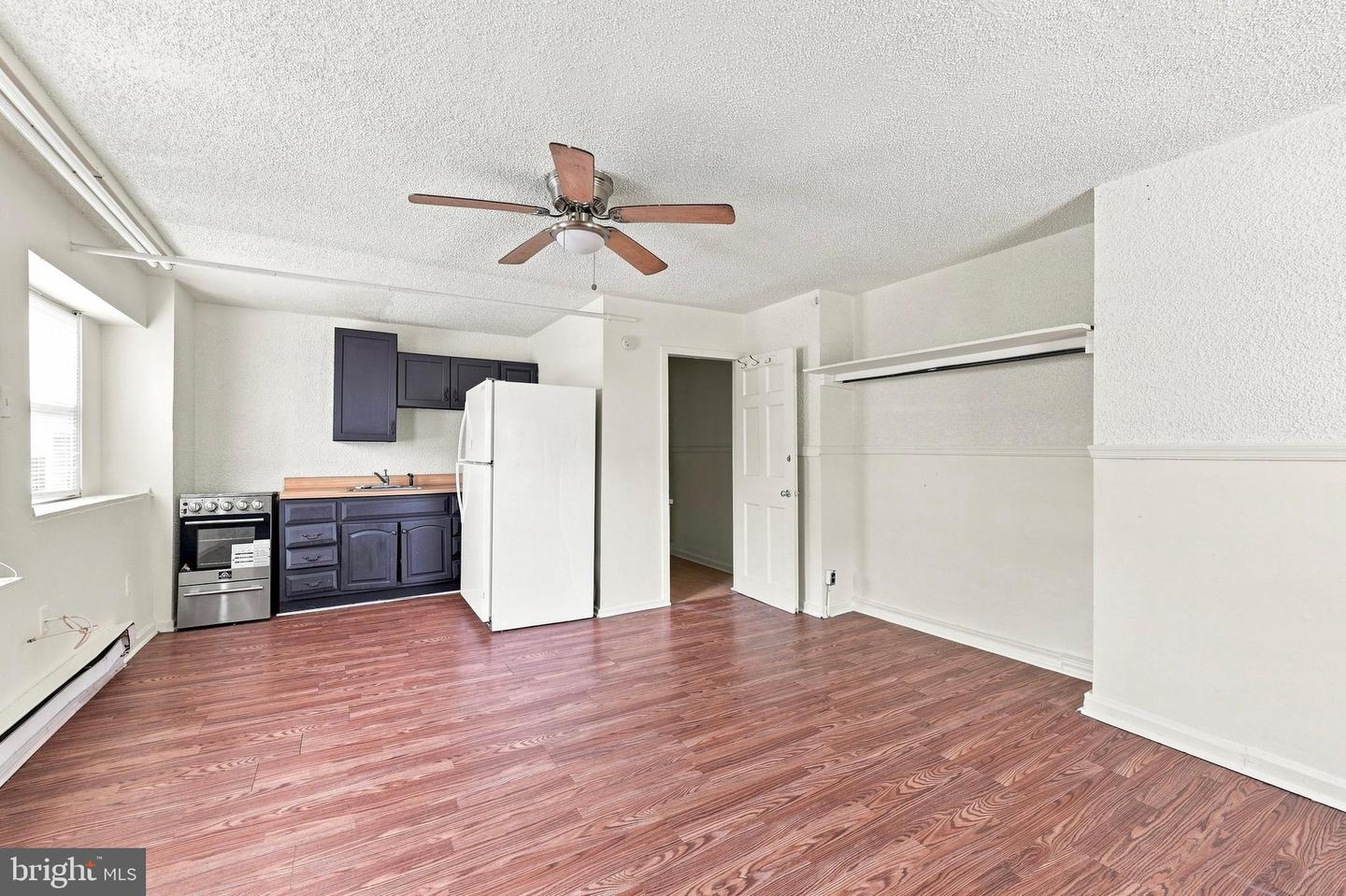 943 Maple Ter Property Photo 4