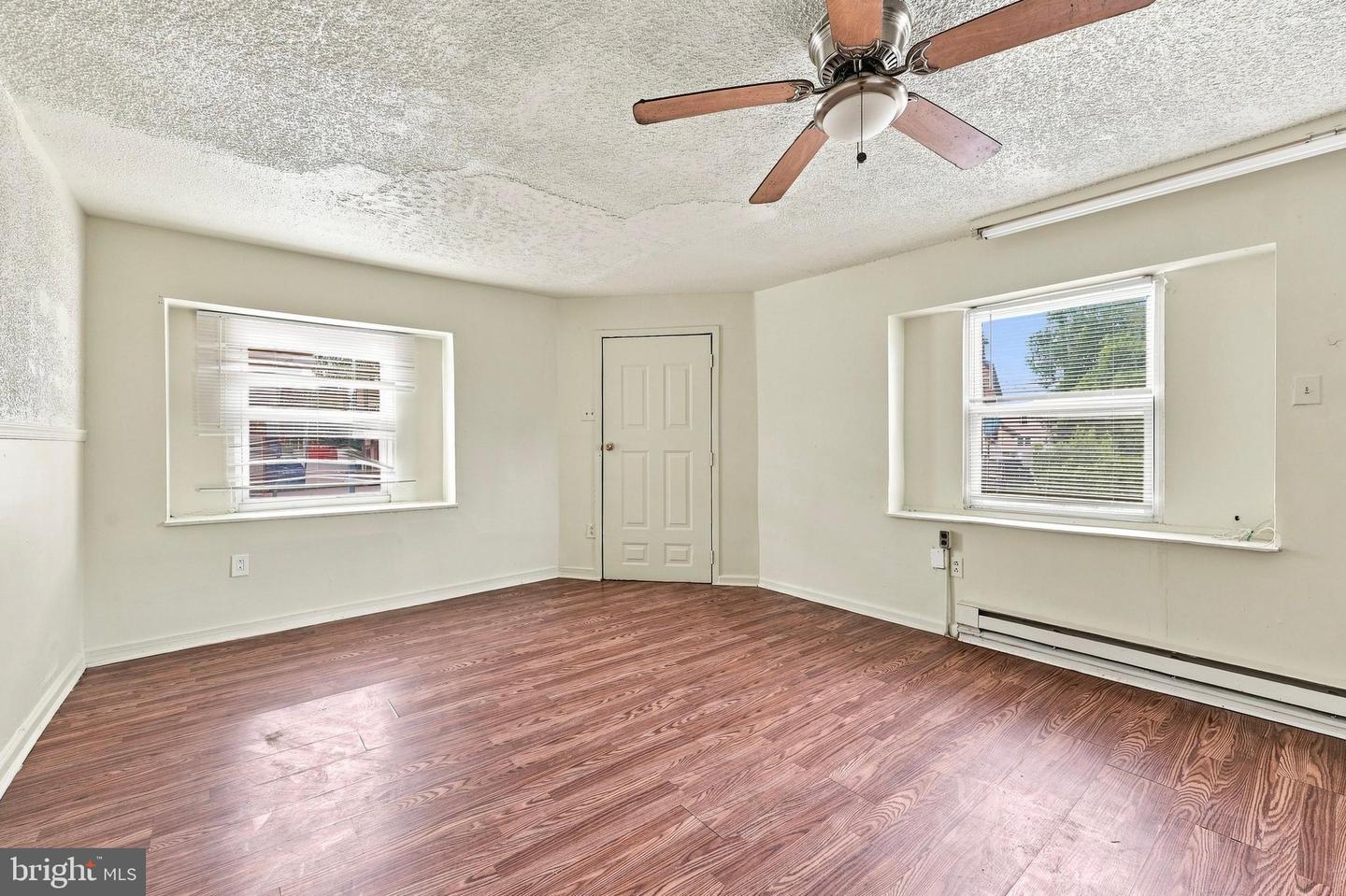 943 Maple Ter Property Photo 5