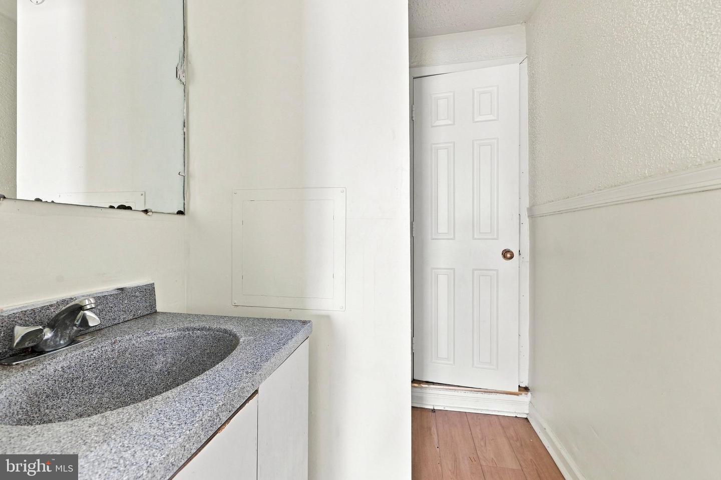 943 Maple Ter Property Photo 6