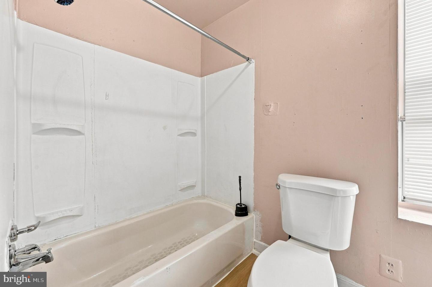 943 Maple Ter Property Photo 8