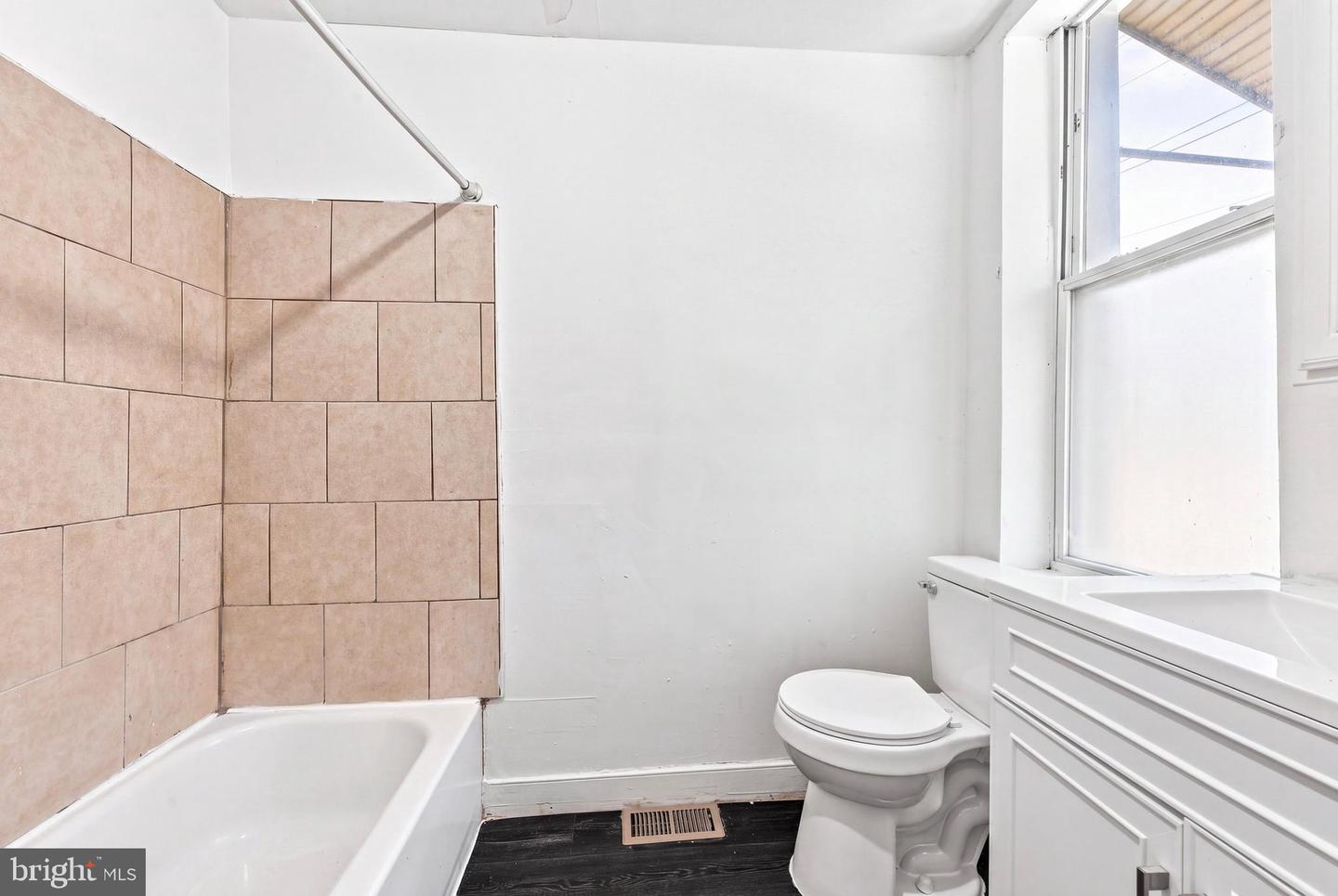 943 Maple Ter Property Photo 10