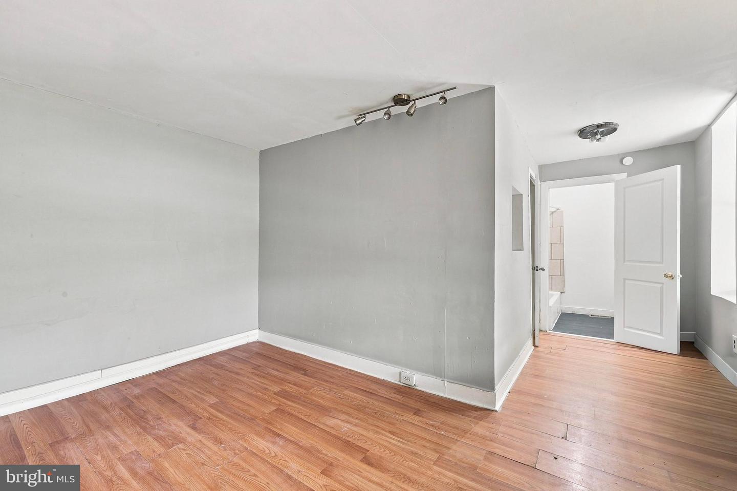 943 Maple Ter Property Photo 11