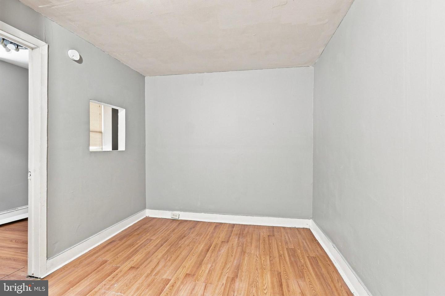 943 Maple Ter Property Photo 12