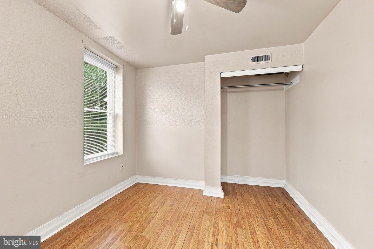 943 Maple Ter Property Photo 13
