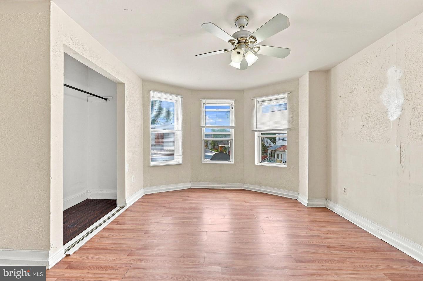 943 Maple Ter Property Photo 14