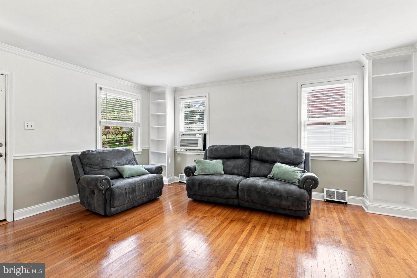 20 N Malin Rd Property Photo 6