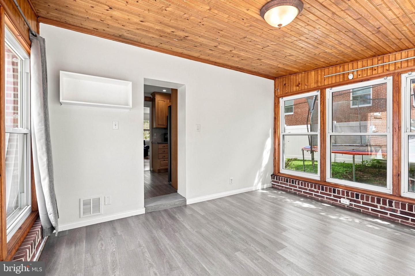 20 N Malin Rd Property Photo 14