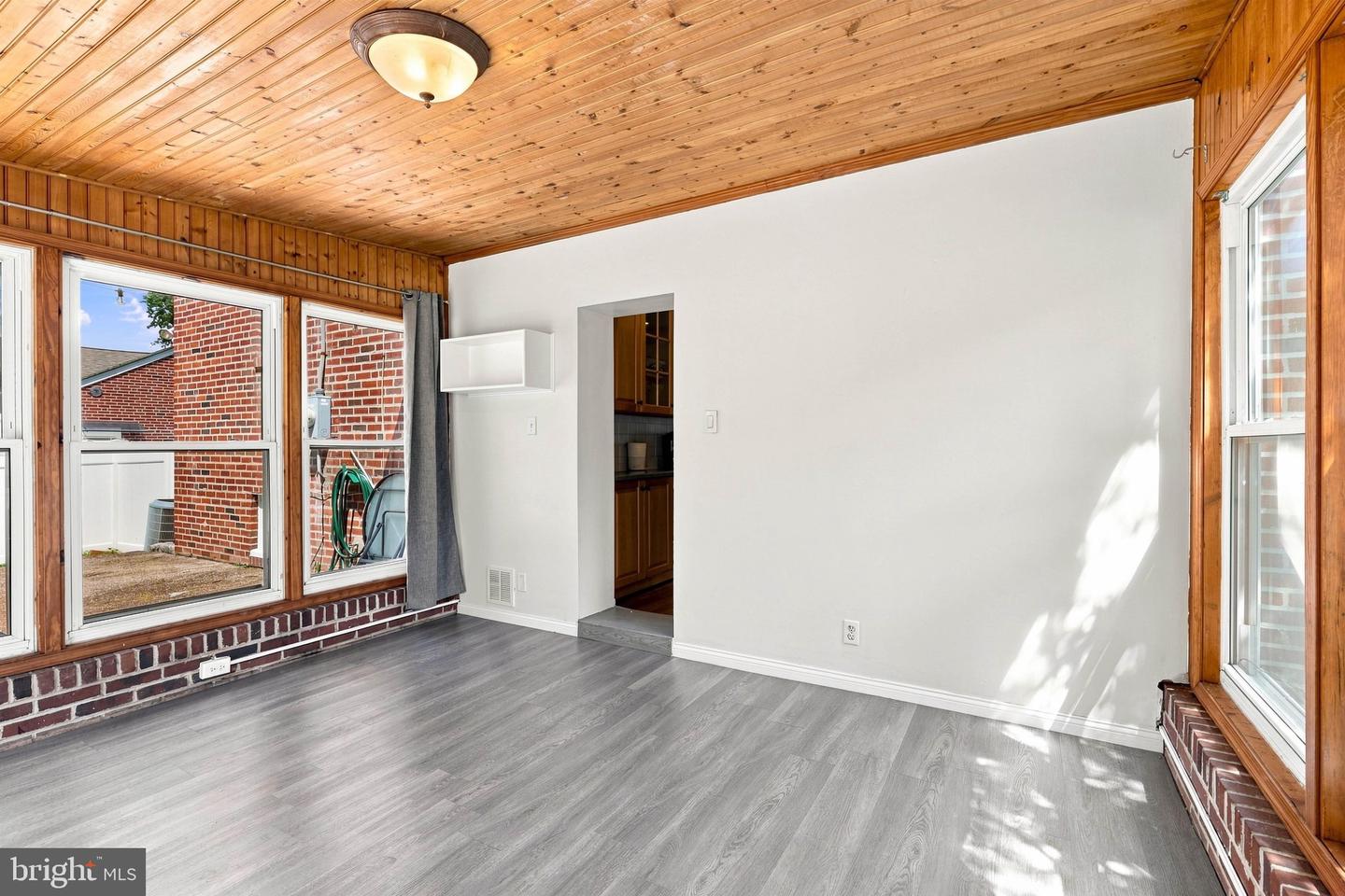 20 N Malin Rd Property Photo 15
