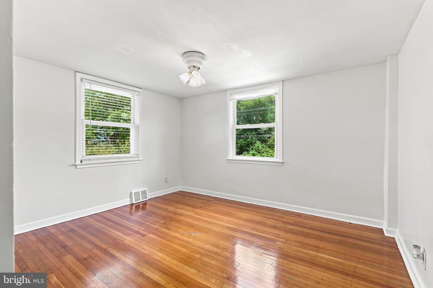 20 N Malin Rd Property Photo 17