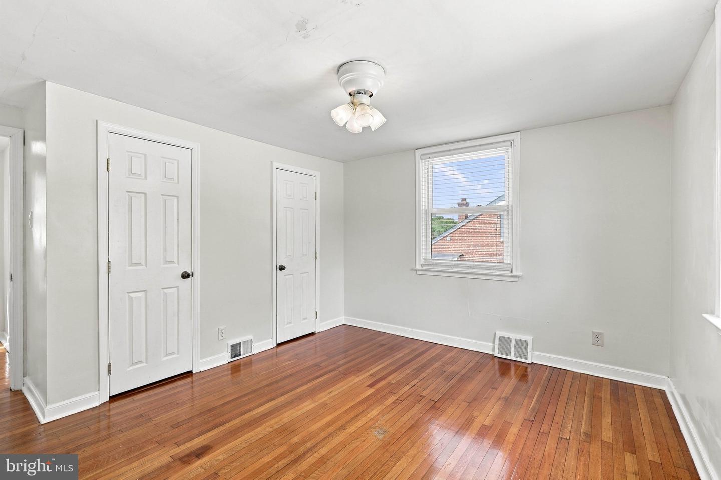 20 N Malin Rd Property Photo 18