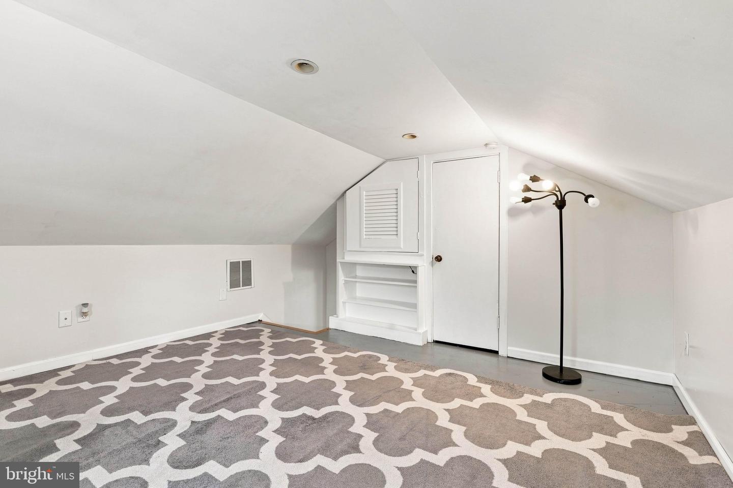 20 N Malin Rd Property Photo 27