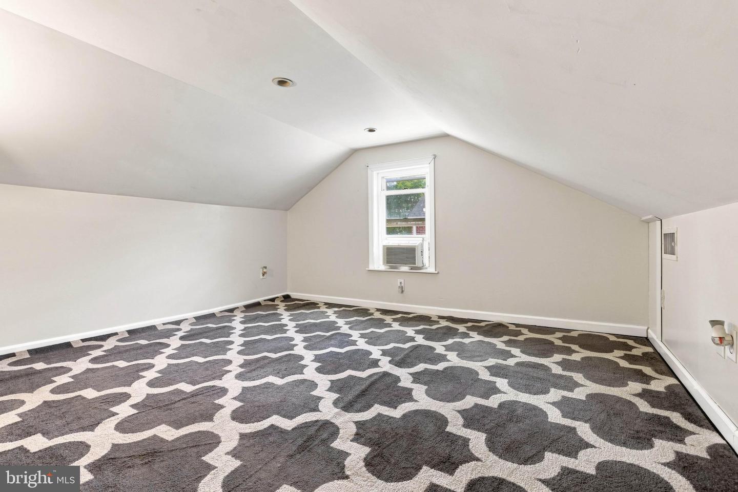20 N Malin Rd Property Photo 28