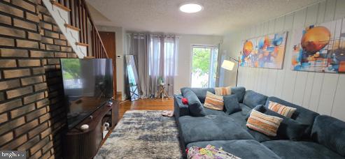 1506 Llanwellyn Ave Property Photo 4