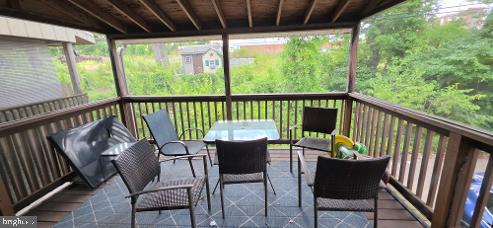 1506 Llanwellyn Ave Property Photo 10