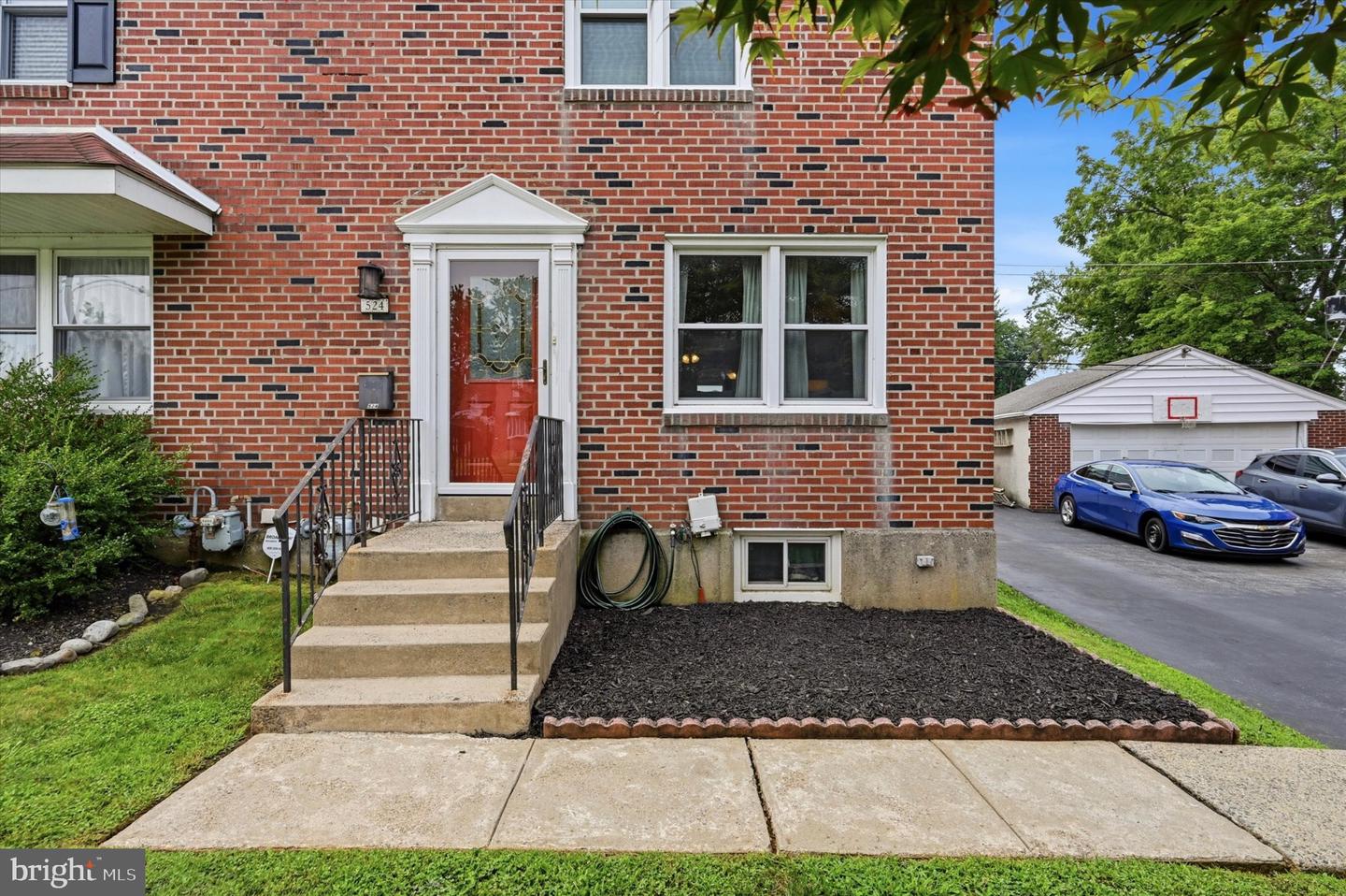 524 Hinckley Ave Property Photo 3