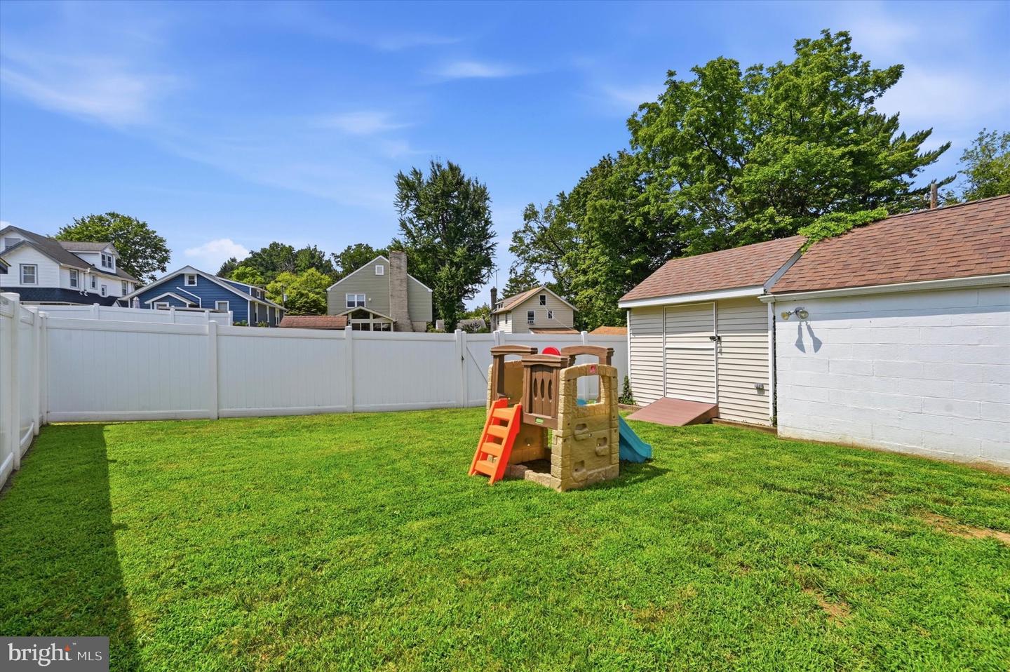 524 Hinckley Ave Property Photo 24