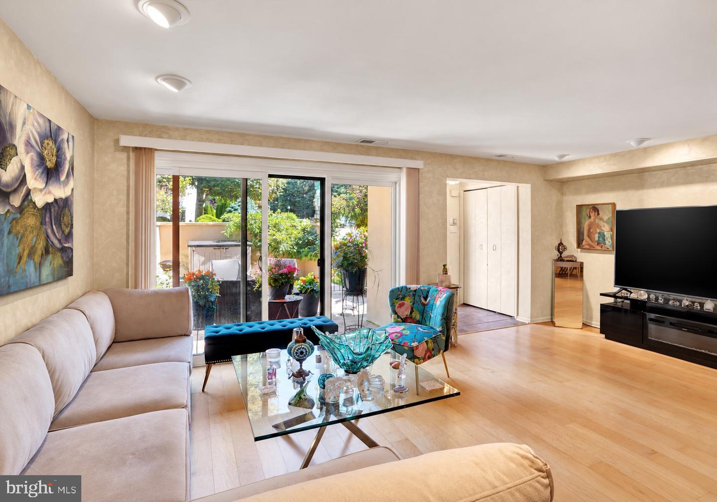 2128 Bryn Mawr Pl Property Photo 8