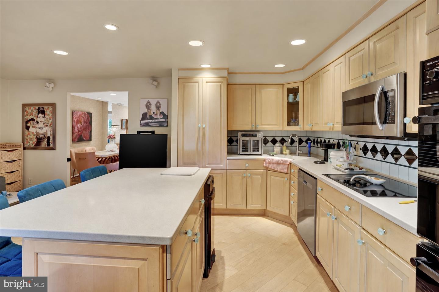 2128 Bryn Mawr Pl Property Photo 11