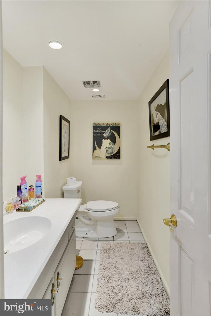 2128 Bryn Mawr Pl Property Photo 14
