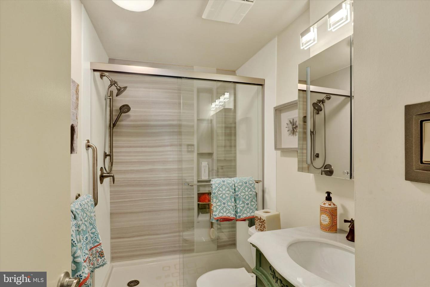 2128 Bryn Mawr Pl Property Photo 18