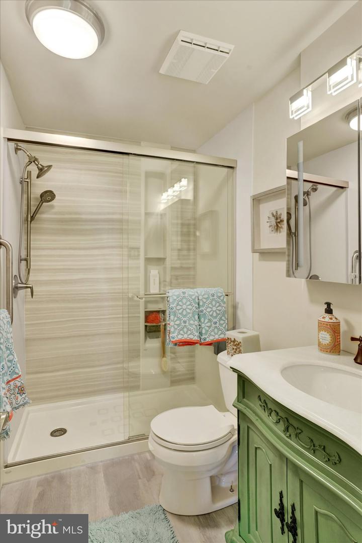 2128 Bryn Mawr Pl Property Photo 19