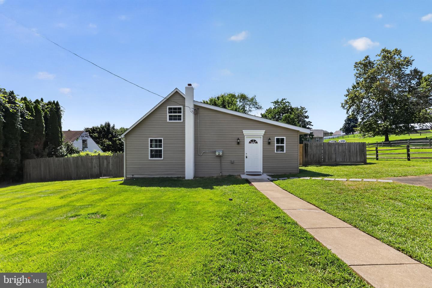 4012 Greenwood Ave Property Photo 1