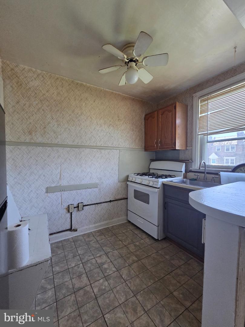 881 Windermere Ave Property Photo 4