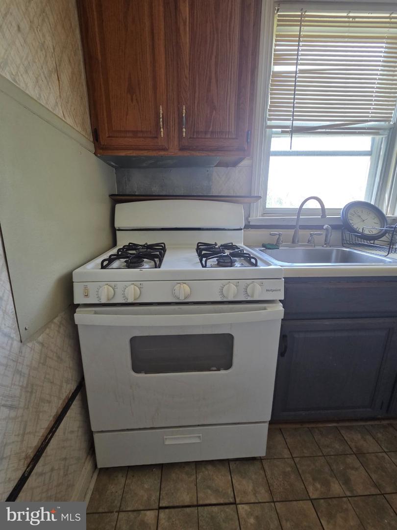 881 Windermere Ave Property Photo 5