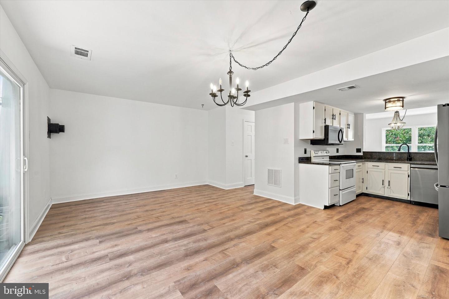 14 Kingston Ter Property Photo 2
