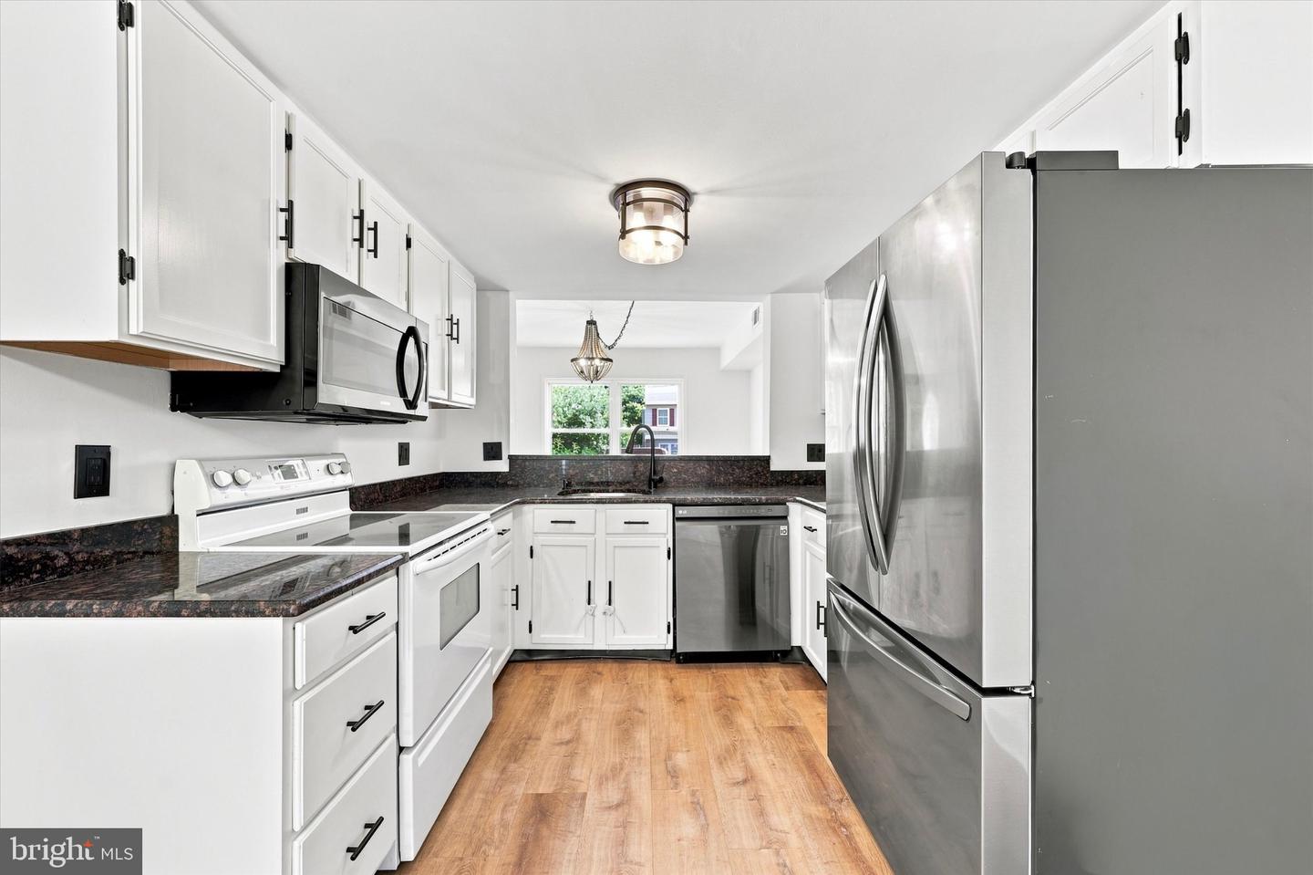 14 Kingston Ter Property Photo 3