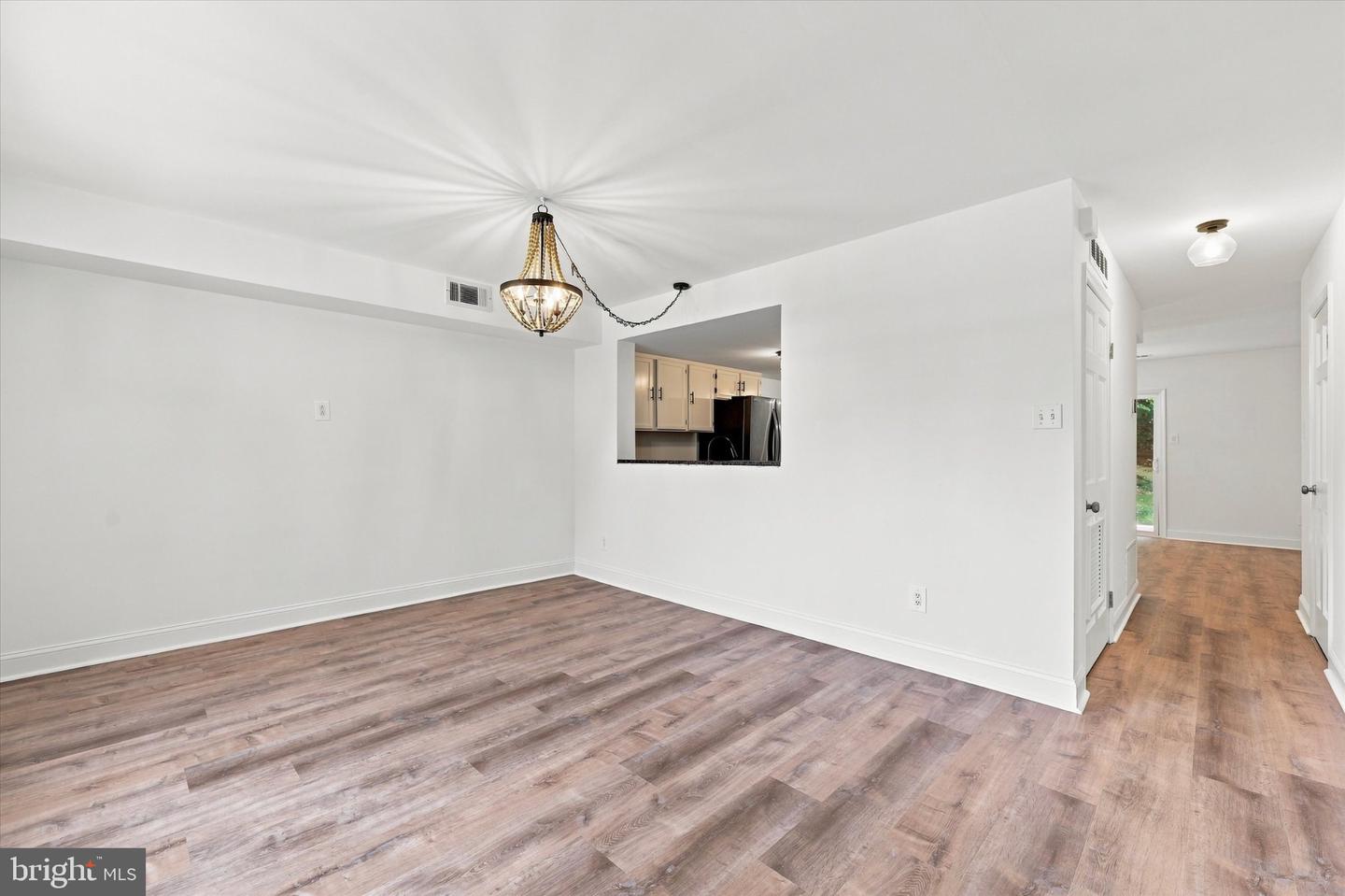 14 Kingston Ter Property Photo 5