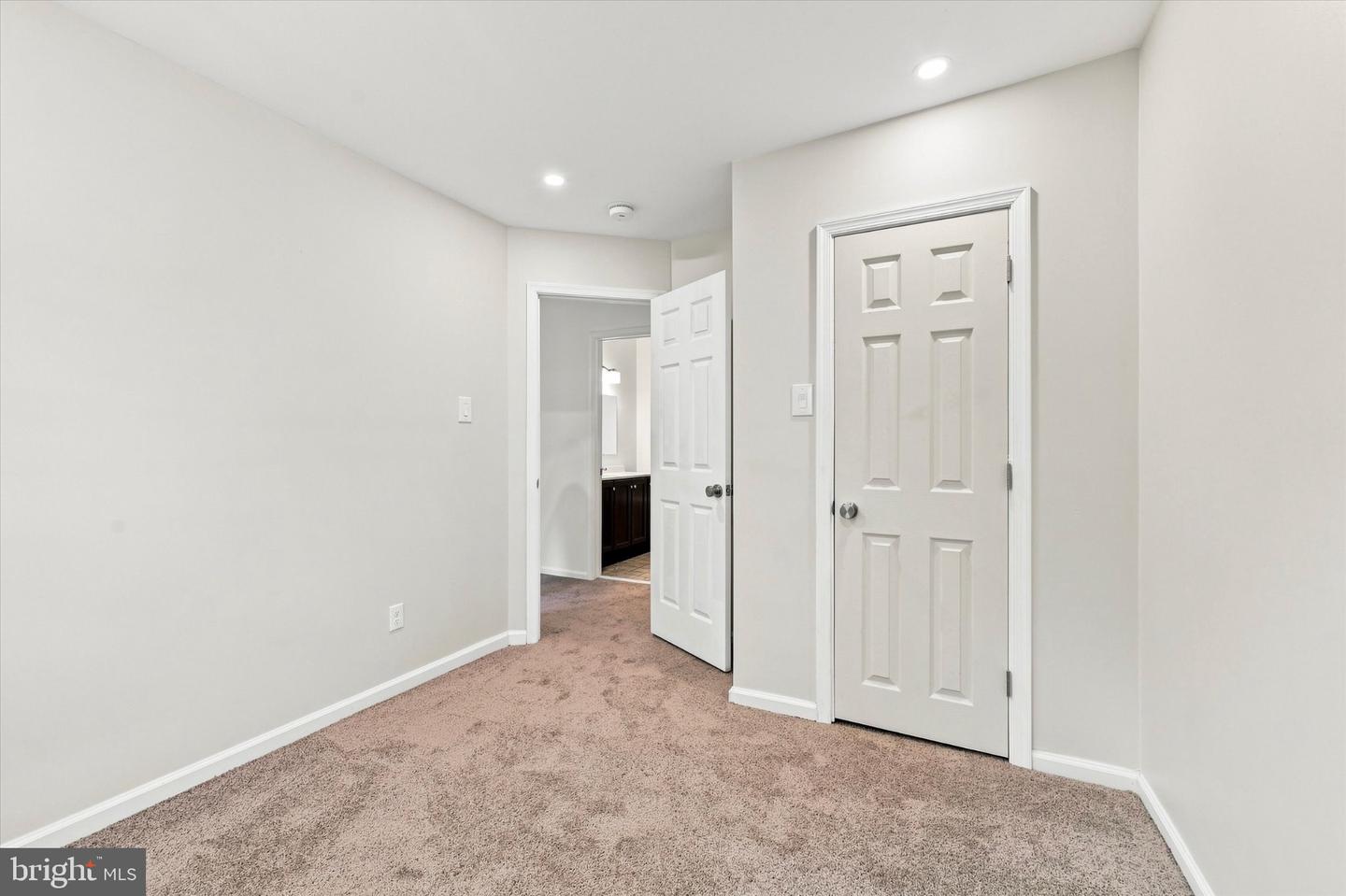 14 Kingston Ter Property Photo 11