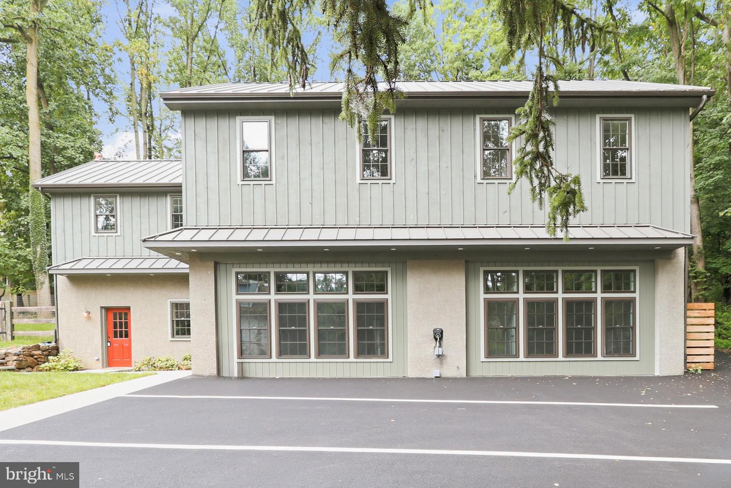 5567 PENNELL RD Property Photo 1