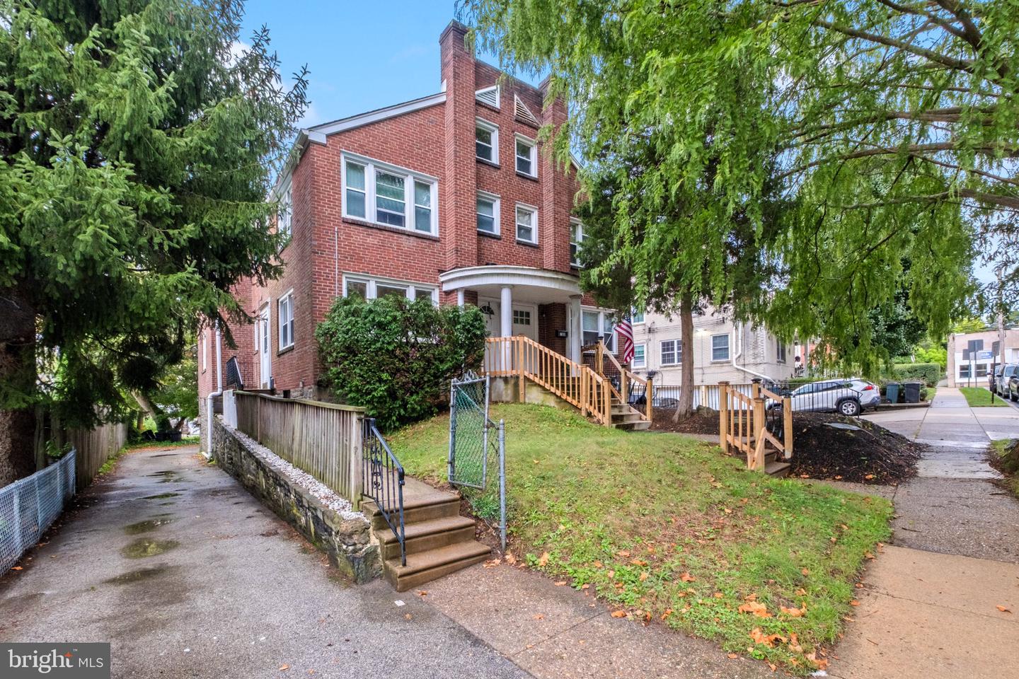 711 Morgan Ave Property Photo 1