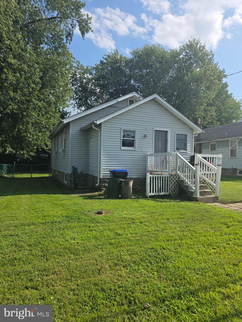 929 Randall Ave Property Photo 1