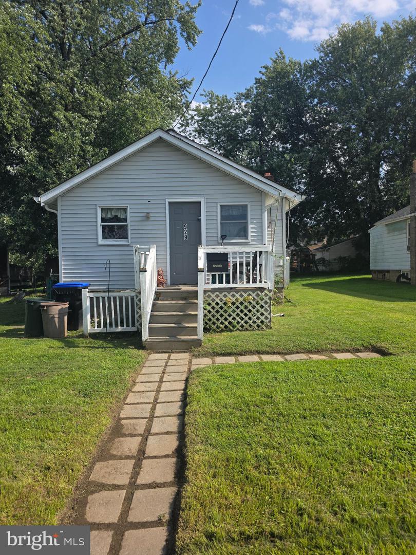 929 Randall Ave Property Photo 2